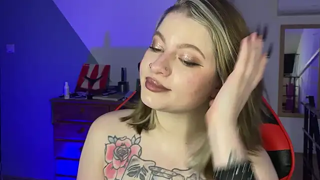 Mia Kamp online show from October 20, 2025, 5:13 pm