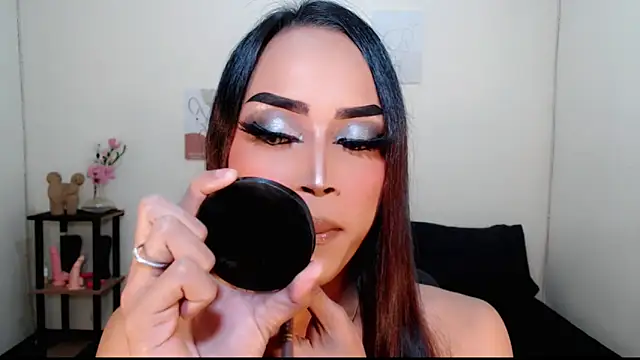 Snapshot of Lessandra_Lust chatting on September 13, 2025, 2:50 pm Lessandra Lust online show from September 13, 2025, 2:50 pm