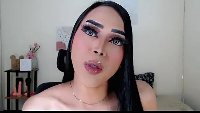 Snapshot of Lessandra_Lust chatting on October 4, 2025, 10:52 pm Lessandra Lust online show from October 4, 2025, 10:52 pm