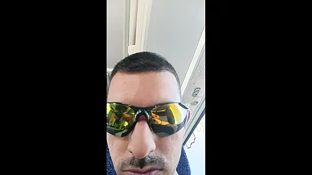 Greek crazy couple online show from October 1, 2025, 9:04 am