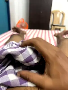 usermood2000 online show from October 7, 2025, 6:21 am