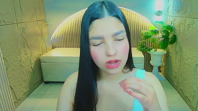 Snapshot of luna__r chatting on October 15, 2025, 12:27 pm luna  r online show from October 15, 2025, 12:27 pm