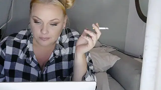 Snapshot of sweetsinzz chatting on October 25, 2025, 2:30 am sweetsinzz online show from October 25, 2025, 2:30 am