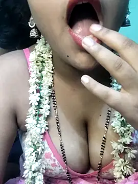 Snapshot of Shneeha_le chatting on September 9, 2025, 4:50 pm Shneeha le online show from September 9, 2025, 4:50 pm