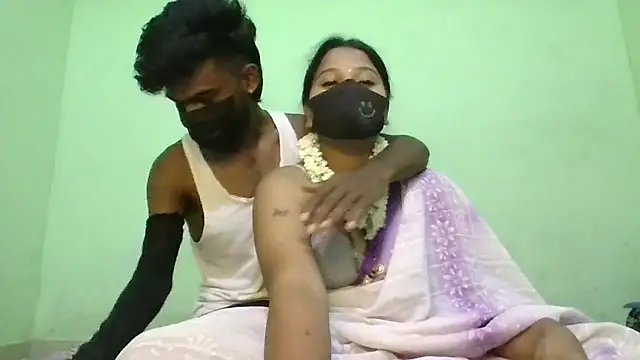 Snapshot of Shneeha_le chatting on October 15, 2025, 5:02 pm Shneeha le online show from October 15, 2025, 5:02 pm