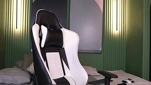 Snapshot of Nick_Vans chatting on October 10, 2025, 12:48 pm Nick Vans online show from October 10, 2025, 12:48 pm