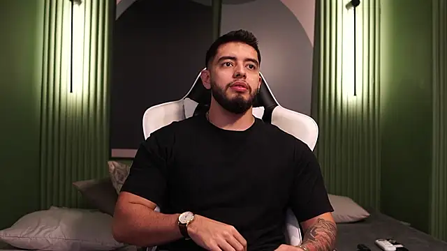 Snapshot of Nick_Vans chatting on October 11, 2025, 12:36 pm Nick Vans online show from October 11, 2025, 12:36 pm