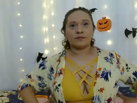 Snapshot of NoraParkeer chatting on October 14, 2025, 7:14 pm NoraParkeer online show from October 14, 2025, 7:14 pm