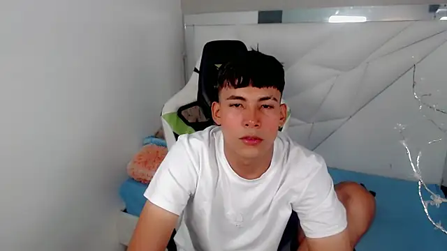Snapshot of Austin_col_ chatting on September 19, 2025, 9:37 pm Austin col online show from September 19, 2025, 9:37 pm