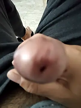 Snapshot of AXEL_84 chatting on October 25, 2025, 2:46 pm AXEL 84 online show from October 25, 2025, 2:46 pm