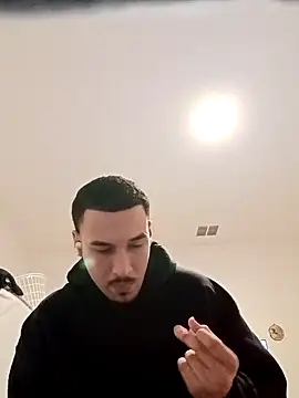 Snapshot of Jadriel23 chatting on October 19, 2025, 10:32 pm Jadriel23 online show from October 19, 2025, 10:32 pm