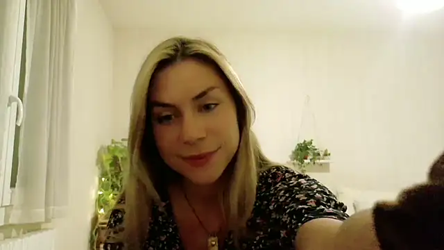 wonderalice31 online show from October 13, 2025, 7:14 pm