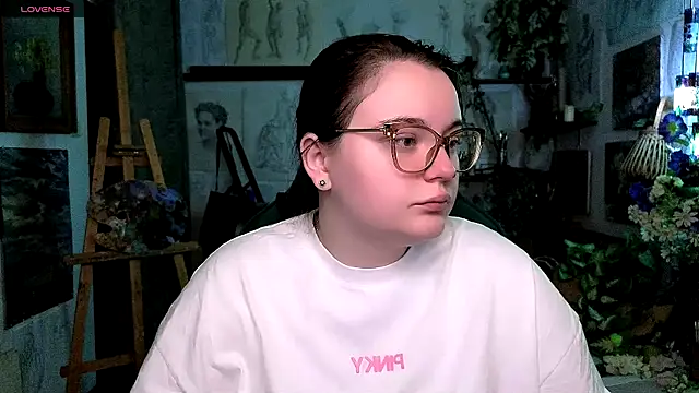 Snapshot of KatrinClark chatting on September 13, 2025, 4:18 pm KatrinClark online show from September 13, 2025, 4:18 pm