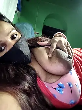 Snapshot of V-hot-swiet chatting on October 5, 2025, 11:13 pm V-hot-swiet online show from October 5, 2025, 11:13 pm