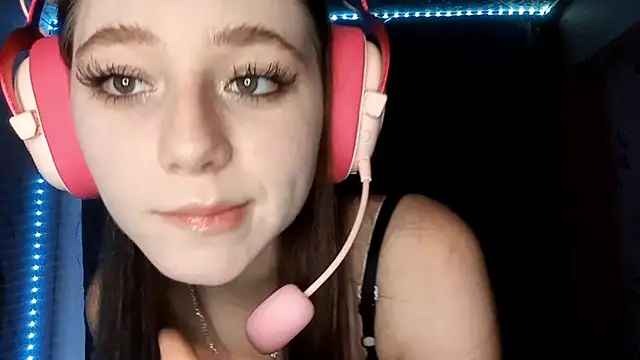 Snapshot of Sophiecuttie chatting on October 11, 2025, 5:00 pm Sophiecuttie online show from October 11, 2025, 5:00 pm