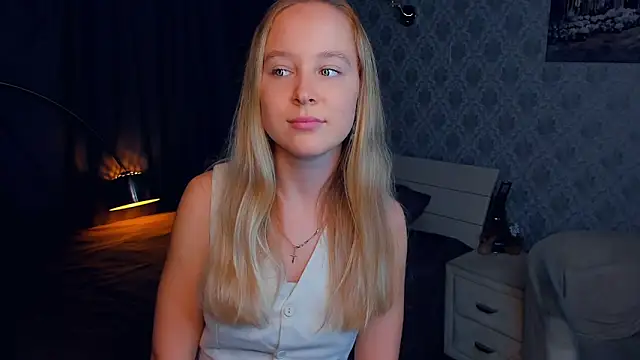 Snapshot of SoonMoor chatting on September 8, 2025, 6:18 pm SoonMoor online show from September 8, 2025, 6:18 pm