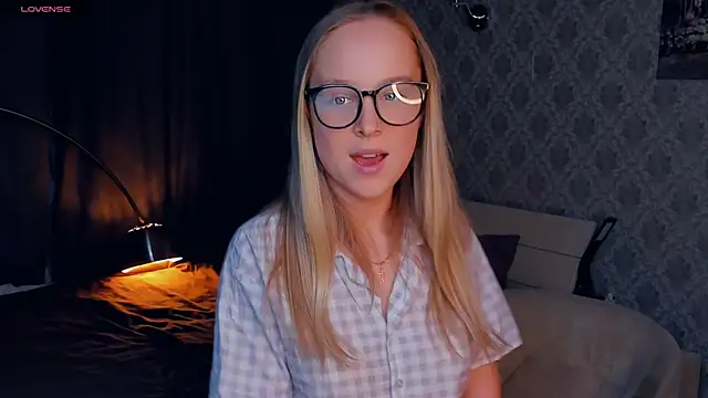 Snapshot of SoonMoor chatting on October 10, 2025, 5:34 pm SoonMoor online show from October 10, 2025, 5:34 pm