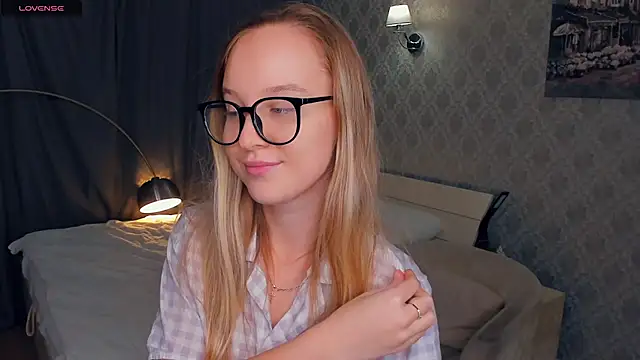 Snapshot of SoonMoor chatting on October 20, 2025, 4:07 pm SoonMoor online show from October 20, 2025, 4:07 pm