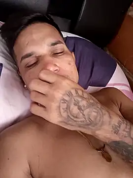 Snapshot of Yuni0r chatting on September 19, 2025, 5:02 pm Yuni0r online show from September 19, 2025, 5:02 pm