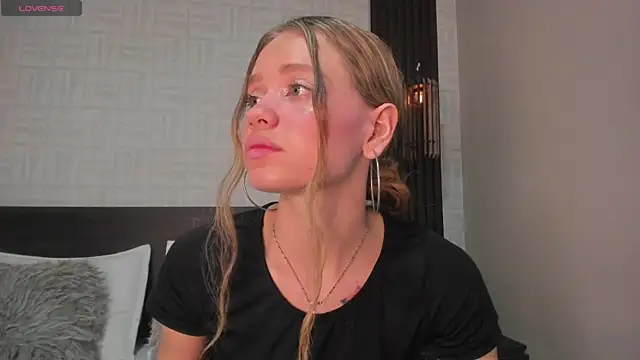 Snapshot of Brianna_Bondd chatting on October 17, 2025, 4:20 pm Brianna Bondd online show from October 17, 2025, 4:20 pm