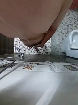 Snapshot of winter0cold_ chatting on October 7, 2025, 11:29 am winter0cold online show from October 7, 2025, 11:29 am