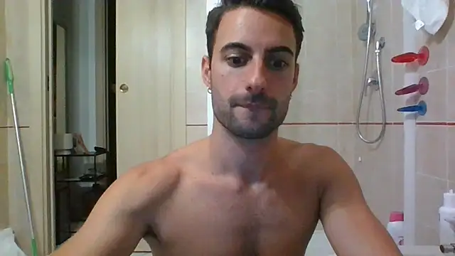 Snapshot of Amicisegreti chatting on October 4, 2025, 6:50 pm Amicisegreti online show from October 4, 2025, 6:50 pm