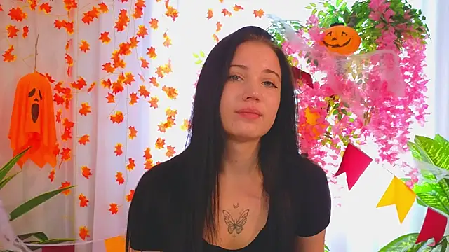 Snapshot of LauraHale chatting on November 8, 2025, 7:52 am LauraHale online show from November 8, 2025, 7:52 am