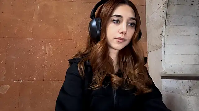 Snapshot of LinaMour chatting on September 13, 2025, 10:09 pm LinaMour online show from September 13, 2025, 10:09 pm