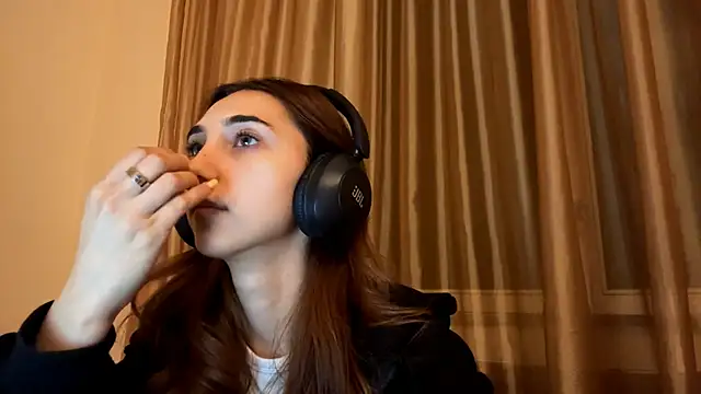 Snapshot of LinaMour chatting on September 14, 2025, 10:31 pm LinaMour online show from September 14, 2025, 10:31 pm