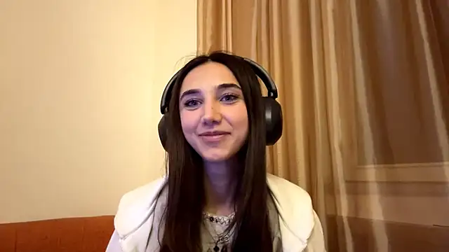 Snapshot of LinaMour chatting on September 28, 2025, 11:10 pm LinaMour online show from September 28, 2025, 11:10 pm