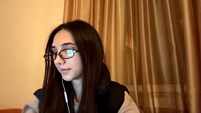 Snapshot of LinaMour chatting on September 29, 2025, 10:14 pm LinaMour online show from September 29, 2025, 10:14 pm