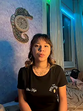 Snapshot of YumiLux chatting on October 9, 2025, 4:32 am YumiLux online show from October 9, 2025, 4:32 am