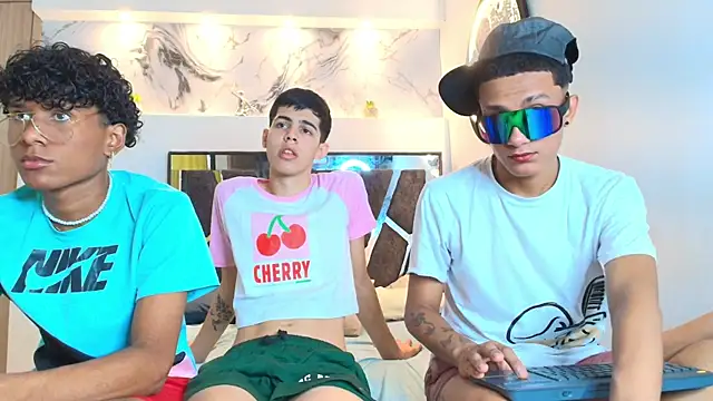 Snapshot of YOUNGS_GUYS chatting on September 19, 2025, 7:25 pm YOUNGS GUYS online show from September 19, 2025, 7:25 pm