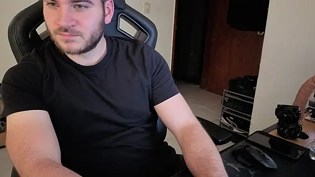 Snapshot of Paul00474 chatting on September 23, 2025, 3:20 am Paul00474 online show from September 23, 2025, 3:20 am