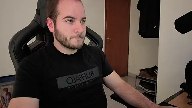 Snapshot of Paul00474 chatting on November 5, 2025, 10:21 pm Paul00474 online show from November 5, 2025, 10:21 pm