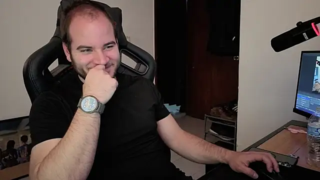 Snapshot of Paul00474 chatting on November 8, 2025, 1:28 am Paul00474 online show from November 8, 2025, 1:28 am