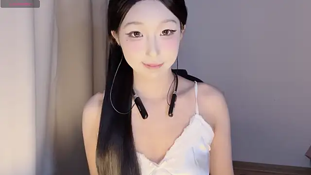 Snapshot of Winnie666- chatting on September 11, 2025, 2:06 pm Winnie666- online show from September 11, 2025, 2:06 pm