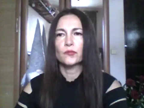 Snapshot of Cyreluna chatting on November 4, 2025, 12:15 pm Cyreluna online show from November 4, 2025, 12:15 pm