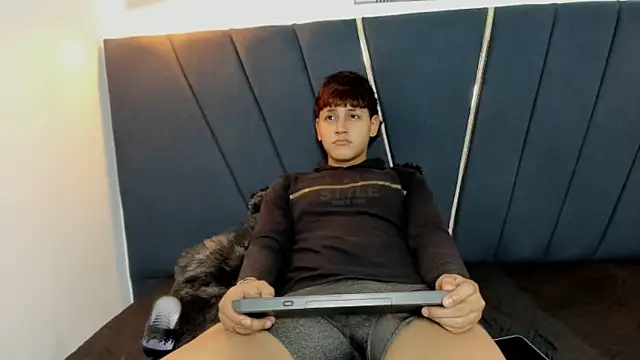 Snapshot of zeusapollofuck chatting on September 30, 2025, 8:14 pm zeusapollofuck online show from September 30, 2025, 8:14 pm