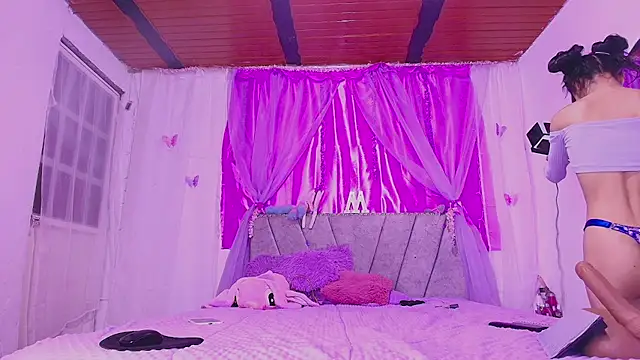 Snapshot of MeganRouss74 chatting on September 21, 2025, 10:39 am MeganRouss74 online show from September 21, 2025, 10:39 am