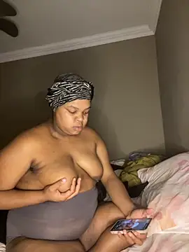 Snapshot of MamoM24 chatting on September 13, 2025, 11:43 am MamoM24 online show from September 13, 2025, 11:43 am