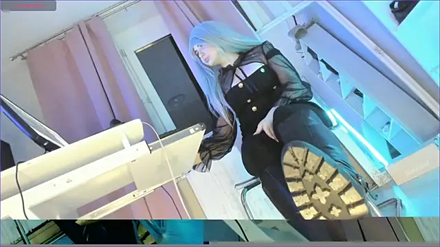 Snapshot of CruelSiren chatting on October 1, 2025, 6:47 pm CruelSiren online show from October 1, 2025, 6:47 pm