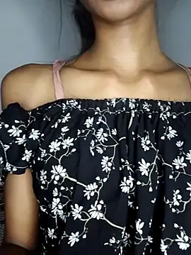 Snapshot of BunnyBloom25 chatting on September 11, 2025, 5:35 pm BunnyBloom25 online show from September 11, 2025, 5:35 pm