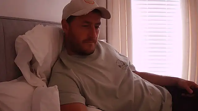 Snapshot of Londonlad818 chatting on September 10, 2025, 12:38 pm Londonlad818 online show from September 10, 2025, 12:38 pm