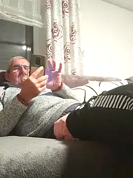 Snapshot of Oldmenhot66 chatting on October 30, 2025, 5:13 pm Oldmenhot66 online show from October 30, 2025, 5:13 pm