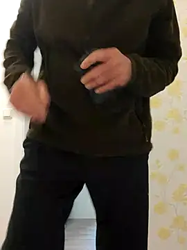 Snapshot of Oldmenhot66 chatting on November 1, 2025, 9:11 am Oldmenhot66 online show from November 1, 2025, 9:11 am