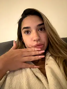 Snapshot of ItalianGirl chatting on October 5, 2025, 10:29 pm ItalianGirl online show from October 5, 2025, 10:29 pm