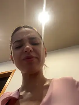 Snapshot of ItalianGirl chatting on October 25, 2025, 2:46 pm ItalianGirl online show from October 25, 2025, 2:46 pm