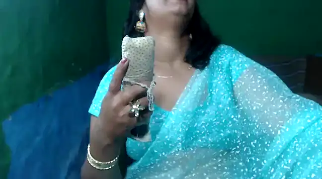 Snapshot of DearKimmi chatting on March 8, 2025, 6:37 pm DearKimmi online show from March 8, 2025, 6:37 pm