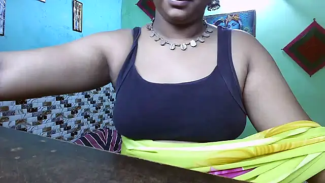 Snapshot of DearKimmi chatting on September 25, 2025, 5:05 pm DearKimmi online show from September 25, 2025, 5:05 pm